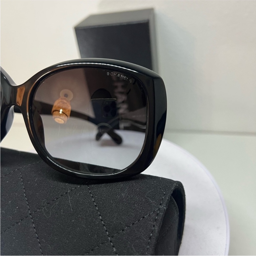 CHANEL Sunglasses - Picture 9 of 10